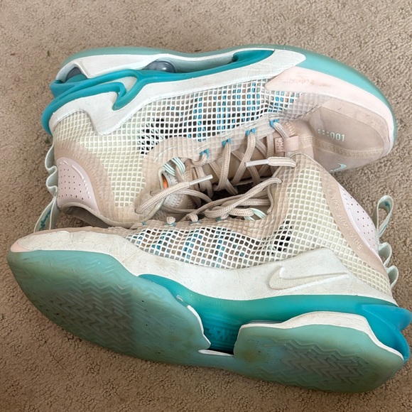 Nike GT Jump Basketball in Vivid Sky Gently Used - Men’s 10.5/Womens 12 - Picture 9 of 11